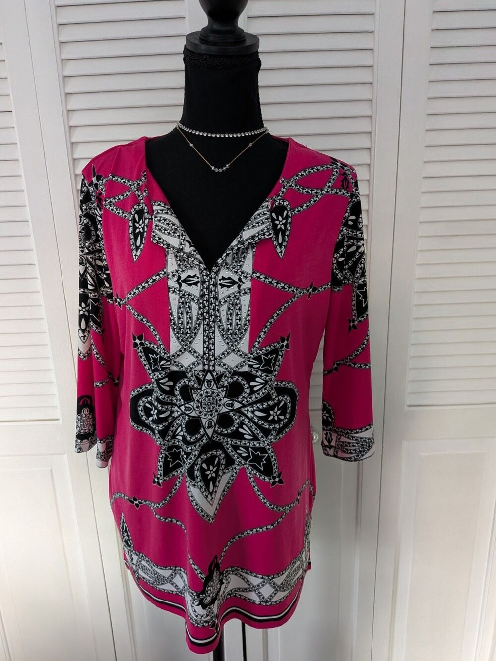 JM Collection Tunic Women's M Pink Black Medallion Barbiecore Top Blouse Stretch